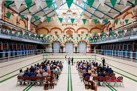  Victoria Baths: สระว่ายน้ำวิคทอเรีย ที่สุดของความงดงามและประวัติศาสตร์!